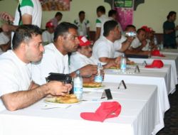 Bir Kilogram Baklavayı 2 Dakikada Yedi