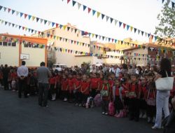 16 Milyon Öğrenci Ve 700 Bin Öğretmen İçin Ders Zili Çaldı