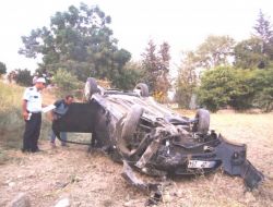 Otomobil Şarampole Yuvarlandı