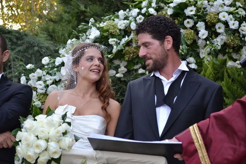 HÜNAL-CANGAL ÇİFTİ, BALAYINA ÇIKAMIYOR!