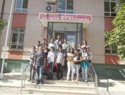 Öğrenciler, Yeni Okullarına Plakatle Uğurladı