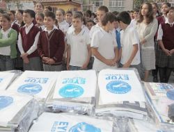 Eyüp’te Öğrencilere Kırtasiye Yardımı