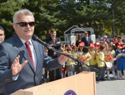 Çankırı Valisi Özcan, Öğrencilere Cep Telefonu Numarasını Verdi