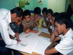 Elleri Olmayan Ressam, Risk Altındaki Çocukları Hayata Hazırlıyor