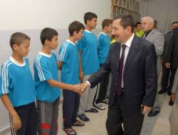 Vali Balkanlıoğlu Sporcu Eğitim Merkezi'ni Gezdi