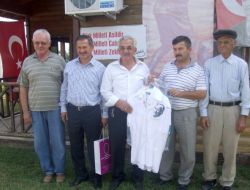 Esnaf Gaziler İçin Atatürk Fotoğraflı Gömlekler Giydi