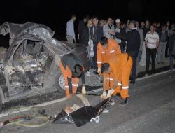 Otomobil, Yolcu Otobüsünün Altında Kaldı: 1 Ölü, 1 Yaralı