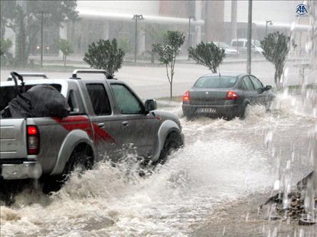 Sıcaklık düşüyor, kuvvetli yağış geliyor