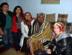 Ak Parti Kadın Kolları Mültecilere Yardımda Bulundu