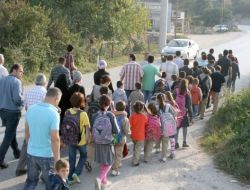 52 Öğrenci Ezilme Tehlikesi Altında Okula Gidip Geliyor