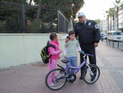 Emniyet, Okul Önlerinden Geçişlerde Araç Sürücülerini Uyardı