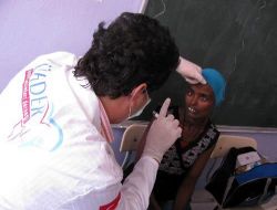 Türk Doktorlar Etiyopya'da Sağlık Taramasına Başladı