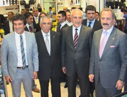 Bakan Çağlayan, Ayakkabı Mağazasının Tanıtımına Katıldı