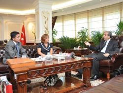 Eczacılar, Tv'lerdeki Kadın Programlarını Bakan Eker’e Şikayet Etti