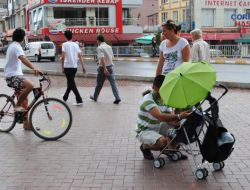 Turistler Gök Gürültülü Sağanak Yağışına Hazırlıksız Yakalandı