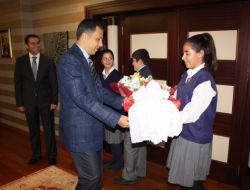 Vali Yerlikaya Öğrencileri Makamında Ağırladı