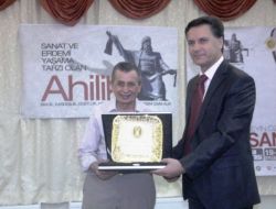 65 Yıllık Berbere Yılın Ahilik Ödülü Verildi