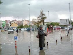 Bandırma'da Yüzlerce Ev Ve İşyerini Su Bastı