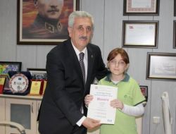 Cambridge'in Dil Sınavına Giren Safvet Koleji Öğrencileri Sertifikalarını Aldı