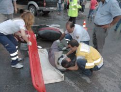 Otomobil Kavşakta Motosiklete Çarptı