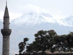 Erciyes Dağı'na Mevsimin İlk Karı Yağdı