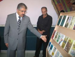Muş Valiliği Kahvehanelere Mini Kütüphane Kurdu