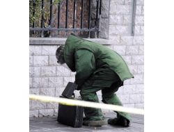 Orduevi Önündeki Şüpheli Torbadan İş Elbiseleri Çıktı