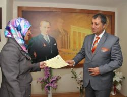 Polisin Okuma Yazma Öğrettiği Kadınlar Sertifika Aldı