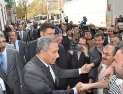 Arınç’a Brüksel'deki Türk Mahallesinde Sevgi Gösterisi