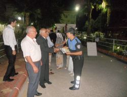 Osmaniye Polisi 'Silahlı Sevince Hayır' Broşürü Dağıtıyor