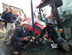 Hareket Halindeki Traktör İkiye Bölündü
