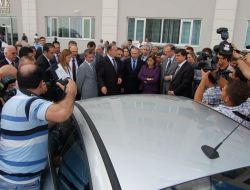 Bakan Şahin, Elektrikli Aracı Test Etti: Arabada Sorun Yok, Şoför De Biraz Var