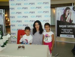 Başak Sayan, Korupark’ta Okurlarıyla Buluştu