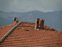 Damadın Evinin Bacasına Ateş Açmakta Israr Eden Kişi Dört Kişiyi Vurdu