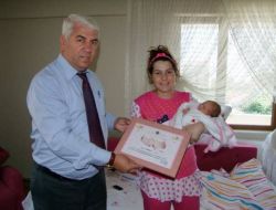 Velimeşe Belediyesi'nden, Yenidoğan Bebeklere Hemşehrilik Sertifikası