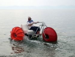 İzmirli Kaporta Ustası, 73 Yaşında Deniz Bisikleti Yaptı