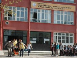 Derste Aynı Sırada Oturduğu Arkadaşını Öğretmenin Gözü Önünde Bıçakladı (1)