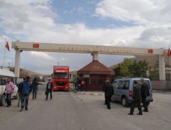 Gürbulak'ta 20 Kilometre Tır Kuyruğu Oluştu