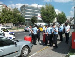 Dizi Ekibinin Silah Dolu Aracı Polisi Alarma Geçirdi