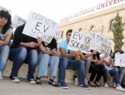 Öğrencilerin Yurt Eylemine Rektör De Destek Verdi