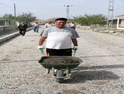 Altınbaşak Beldesinde Belediye Başkanı Ve Meclis Üyeleri Altyapı Çalışmalarında Çalışıyor