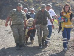 Erzurum'da Hes Eylemcileri Polisi Taşladı