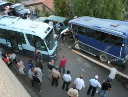 Zonguldak'ta Yolcu Minibüsleri Çarpıştı