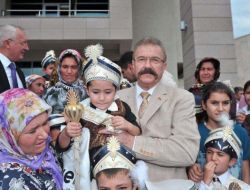 Sünnet Çocukları Kirveleri Vali Cerrah’ı Ziyaret Etti