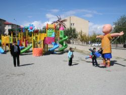 Aziziyeli Çocukların Caillou Sevinci