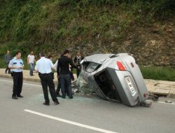 Orta Refüje Çarpan Otomobil Takla Attı: 1 Yaralı