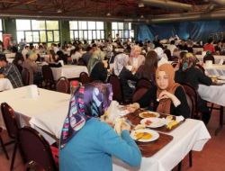 Saü Öğrencileri Daha Rahat Yemek Yiyecek