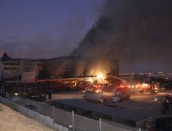 Çayırova'daki Fabrika Yangını Kontrol Altında