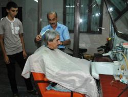 30 Yılı Aşkındır Birbirlerini Tıraş Ediyorlar