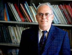 Ünlü Beslenme Profesörü Kanserle Mücadele Ediyor